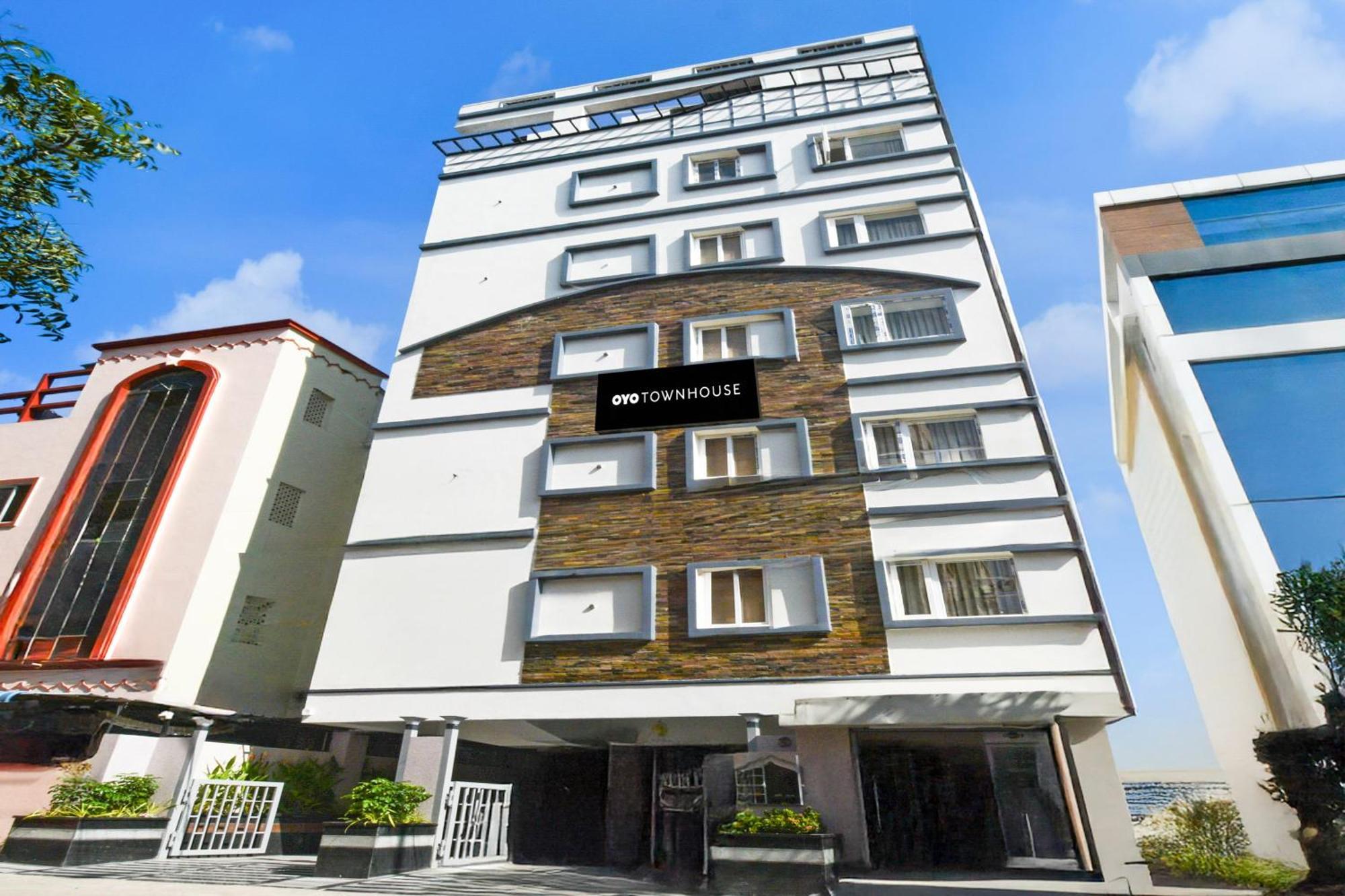 Townhouse Aarav Business Hotel Хайдарабад Экстерьер фото