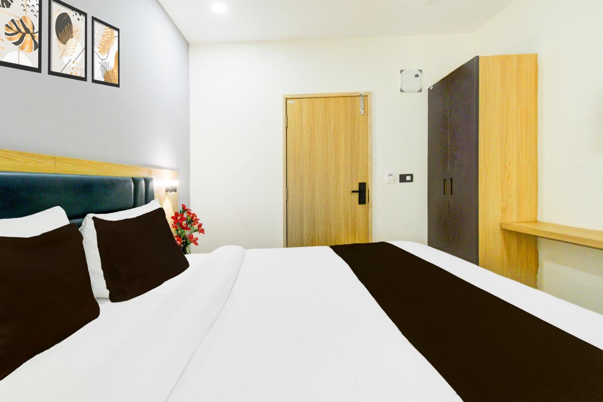 Townhouse Aarav Business Hotel Хайдарабад Экстерьер фото