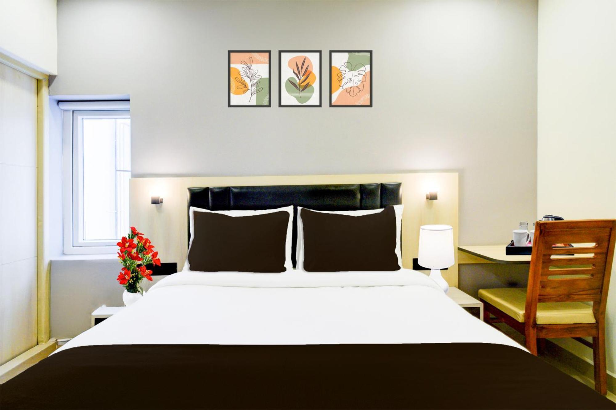 Townhouse Aarav Business Hotel Хайдарабад Экстерьер фото