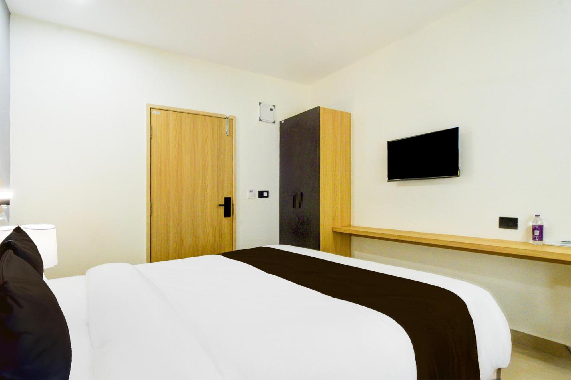 Townhouse Aarav Business Hotel Хайдарабад Экстерьер фото