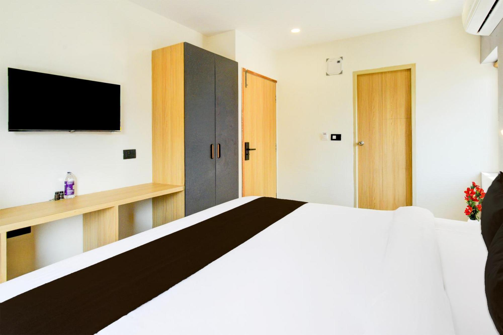 Townhouse Aarav Business Hotel Хайдарабад Экстерьер фото